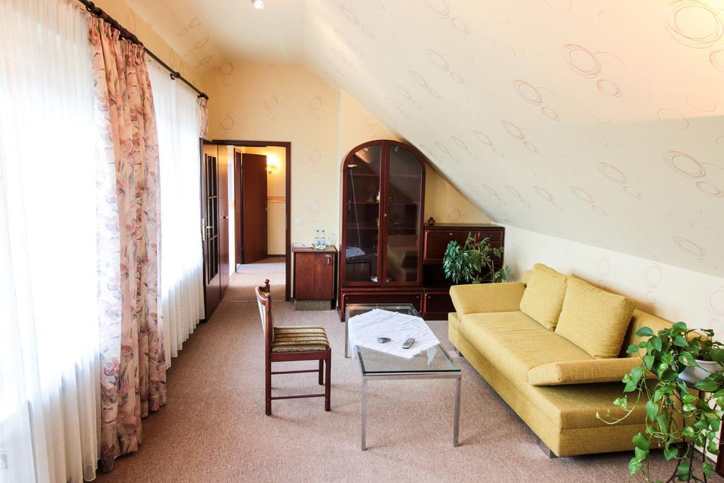 Süßen Hotel-Restaurant Lowen מראה חיצוני תמונה