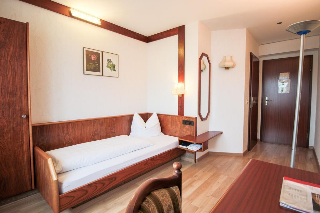 Süßen Hotel-Restaurant Lowen חדר תמונה