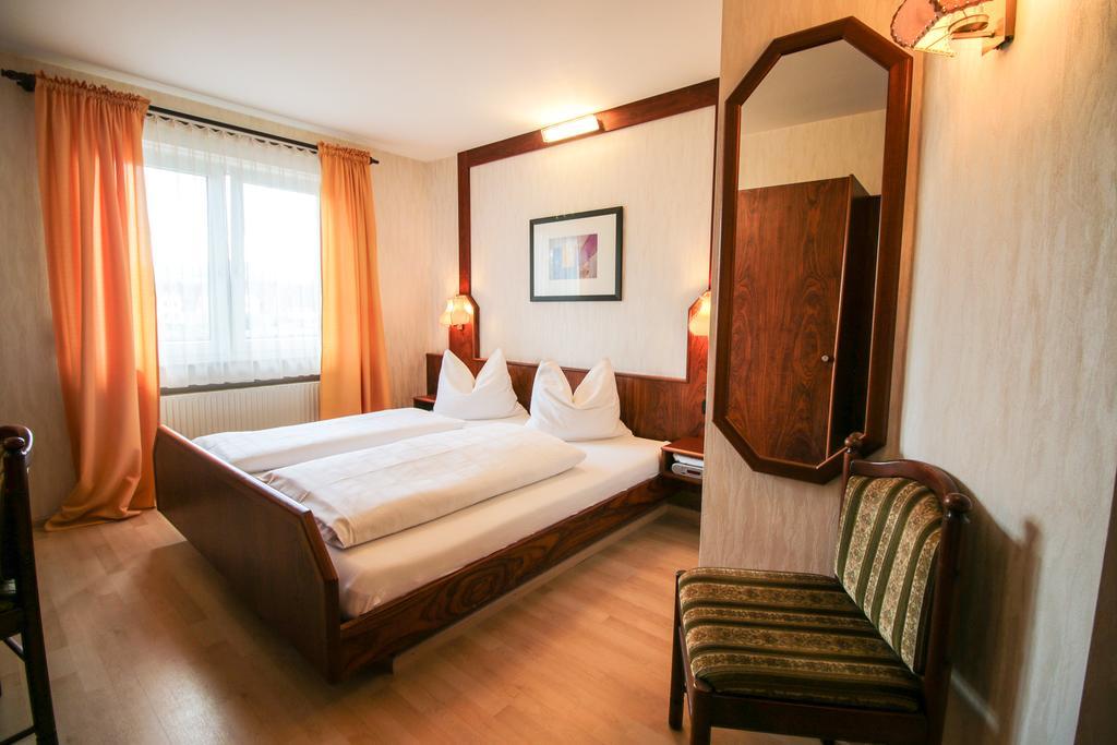 Süßen Hotel-Restaurant Lowen חדר תמונה