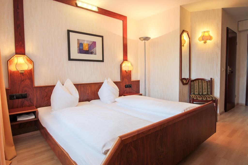 Süßen Hotel-Restaurant Lowen חדר תמונה
